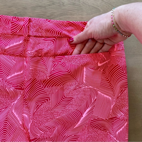 Nike Flex Drifit Pink Golf Shorts - Picture 5 of 7